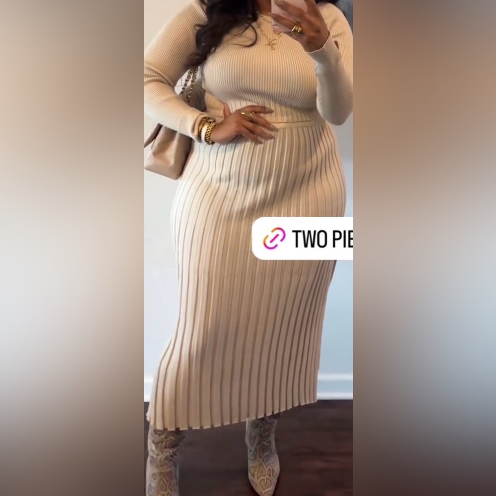 Elegant Cream Ribbed Skirt Set